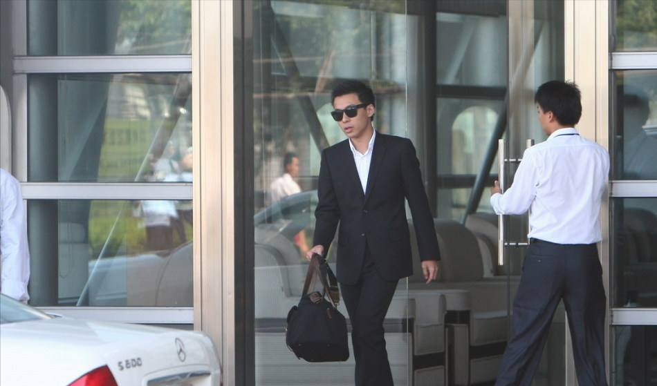 霍启刚未来的弟妹出现，外表看上去很养眼，但是郭晶晶却更有气质