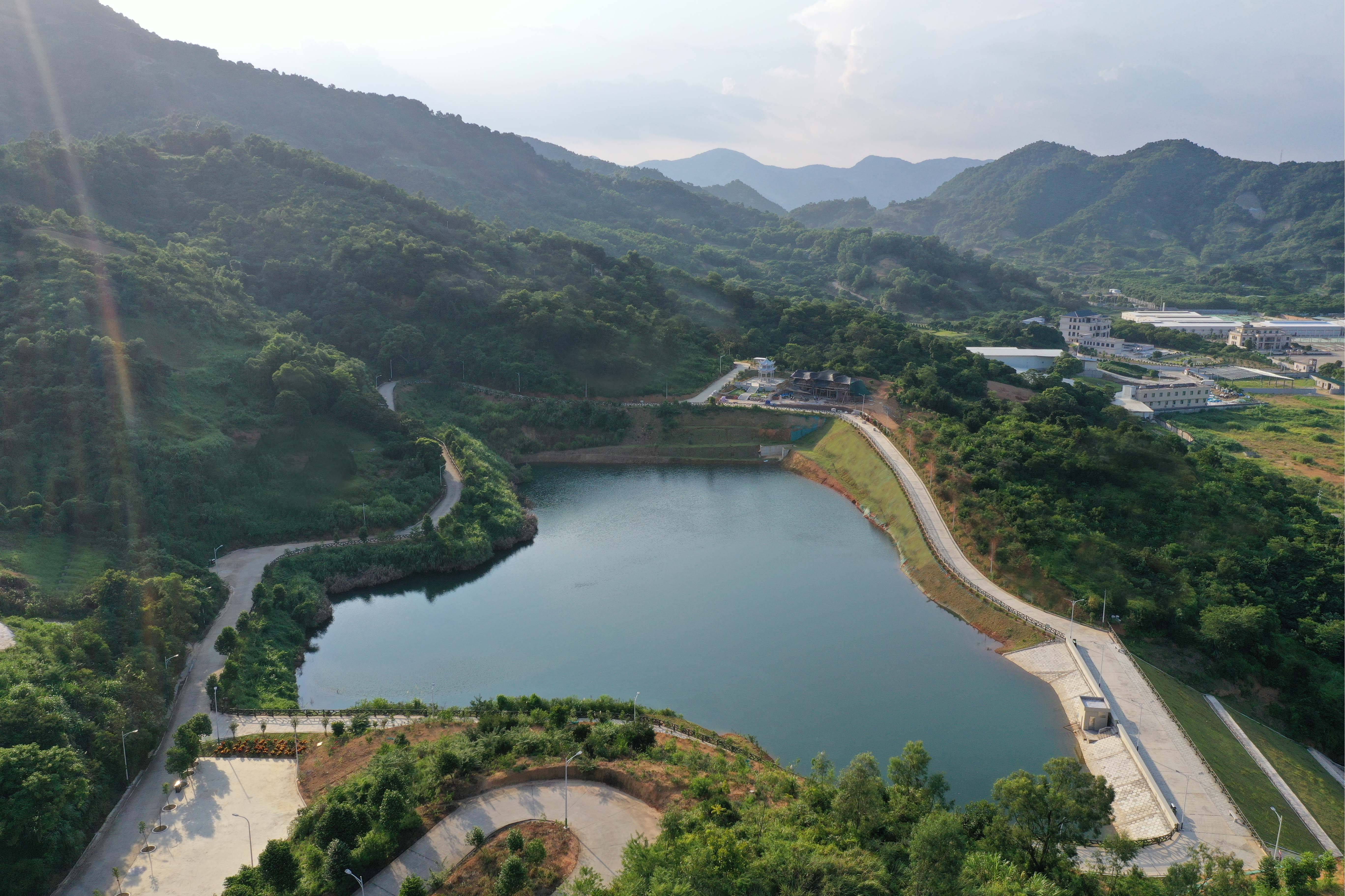 广东揭阳大爱天鹅湖沉浸式光影水舞秀现场