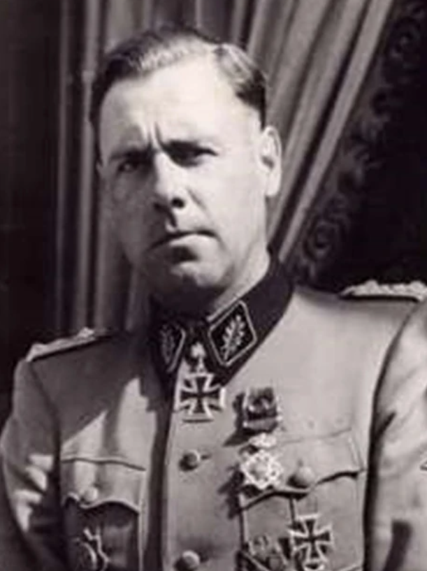 二战中希特勒有多残暴？送上万未成年孩子上战场，被俘后痛哭求饶