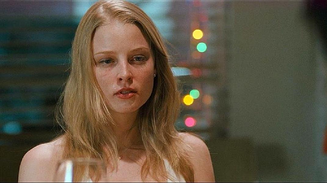 美国大尺度恐怖片,女主超美,网友说:晚上不要和保安去车库