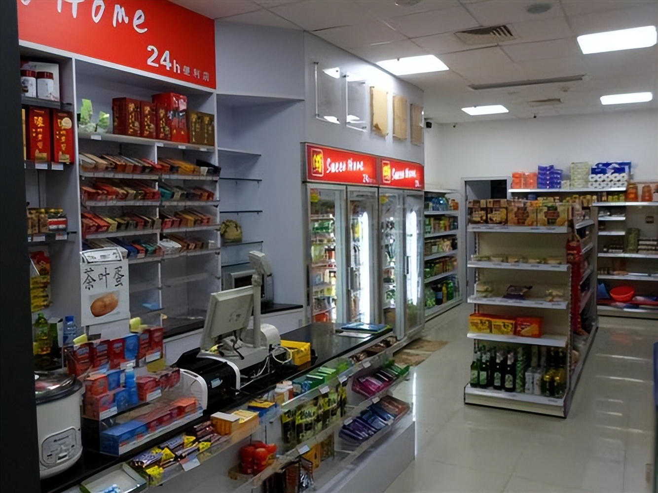 17年苏州运河夜夜有美女登船，警方锁定旧货船，破门后被震撼到了