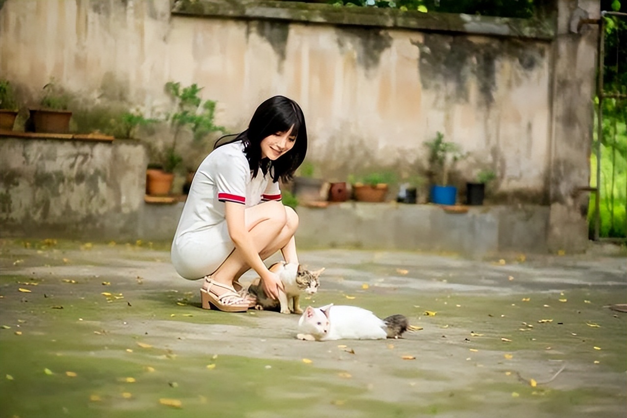 重庆大学“最美”女神老师，颜值赛过西施，30出头就当上硕导