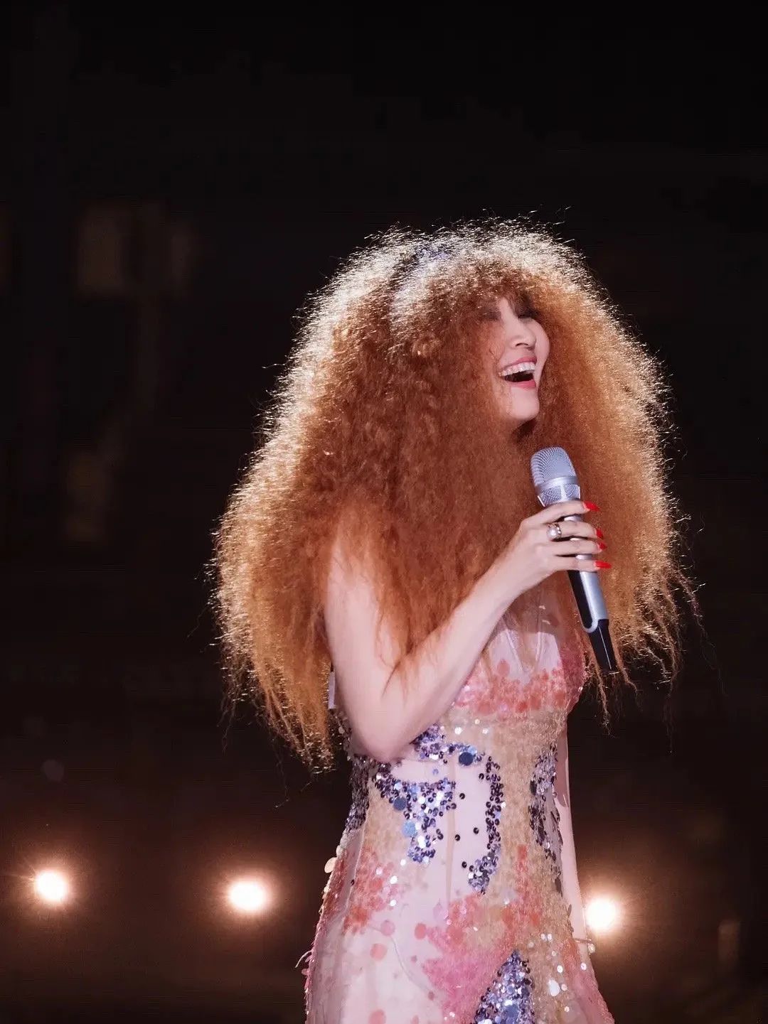 复古港式回潮，只差一头水波纹卷发