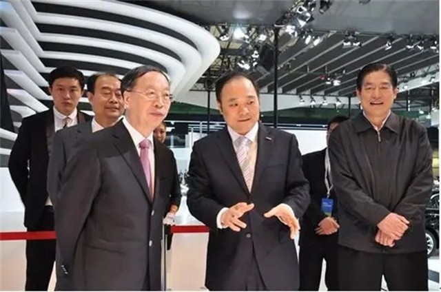 吉利李书福蛇吞象，8年27亿美元收购沃尔沃，背后是一个局中局