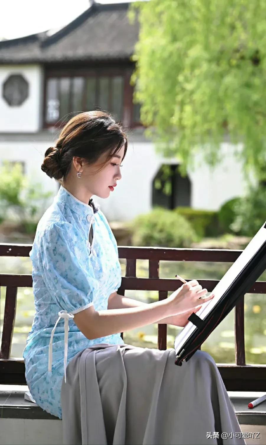 虞书欣，古装蓝色旗袍