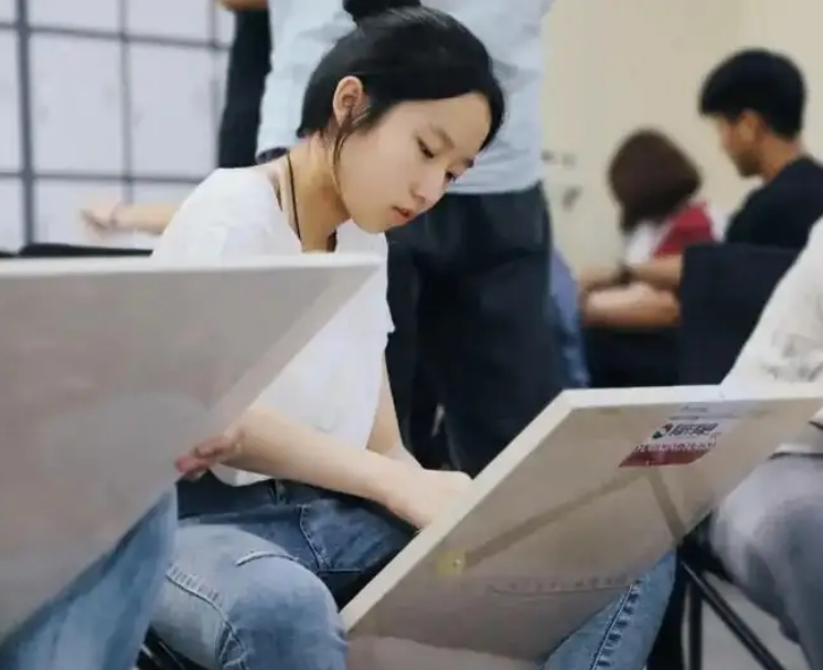 七年前中国女大学生嫁给非洲王子，生下2个女儿，现娘家定居非洲