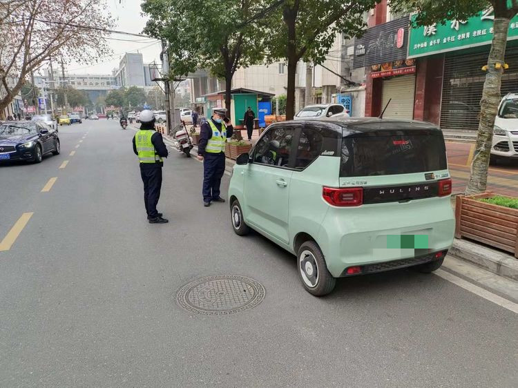 即将开学！汉中交警二大队护学岗已就位