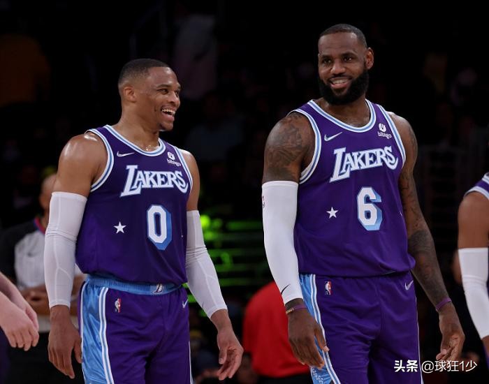 nba球员为什么不去湖人(再见湖人，再见戴维斯！詹姆斯拒绝提前续约，或重返骑士)