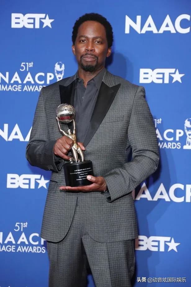 《黑客帝国》第一部上映23年后，演员们现在在哪里