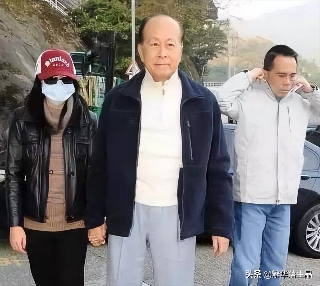 26岁李思德身价超700亿，获李嘉诚力捧，梁洛施三子疑似被边缘化