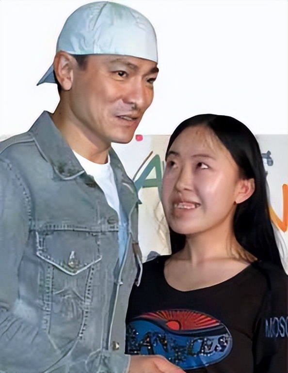 凭《老鼠爱大米》狂赚1.7亿，却被骗千万，杨臣刚到底经历了什么