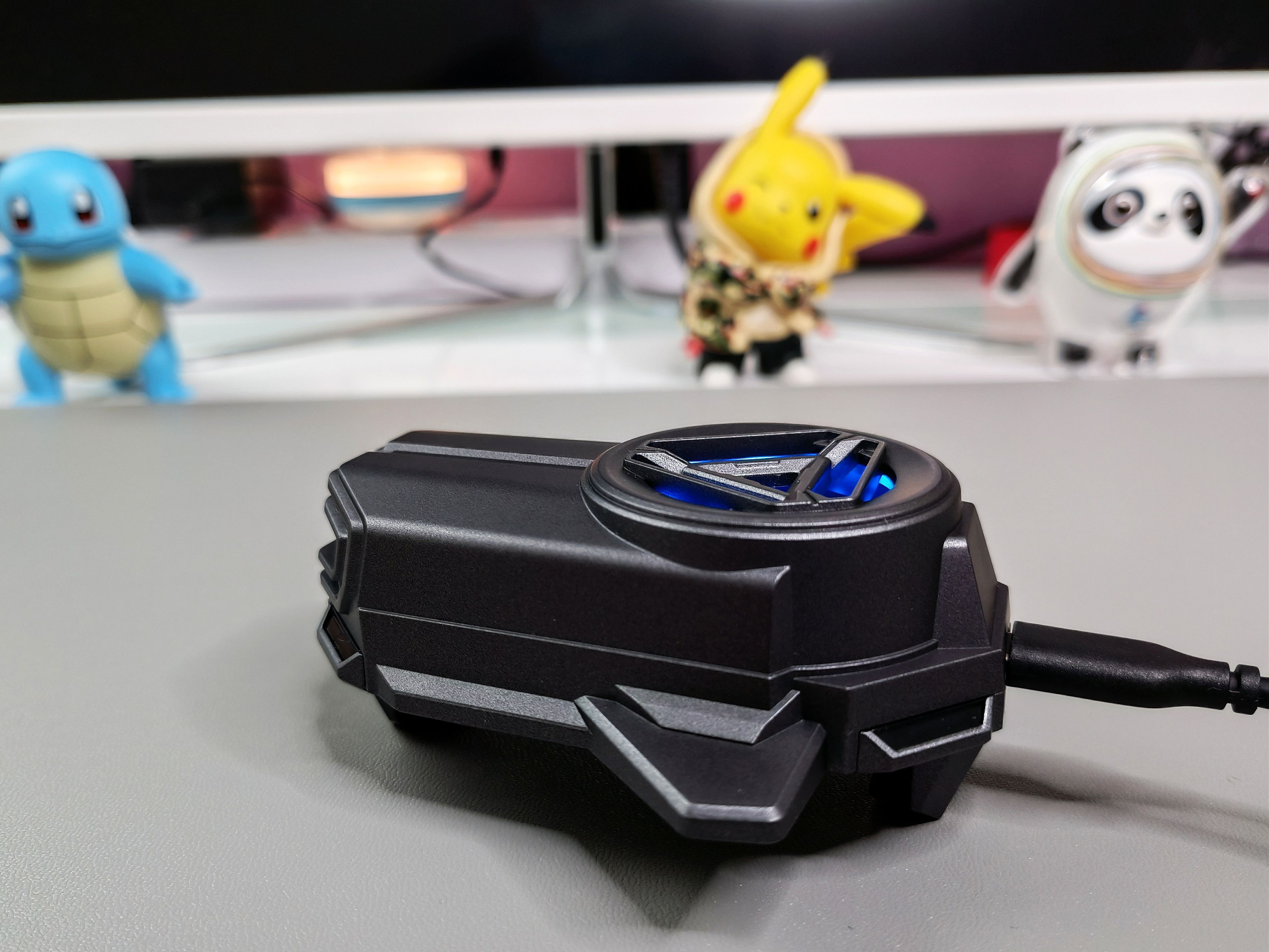 玩手游怕发热，红魔涡轮散热背夹带你飞起