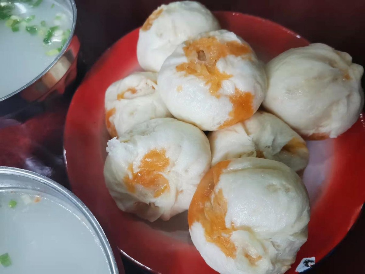重庆大哥卖包子40年(重庆大哥卖包子40年没有)