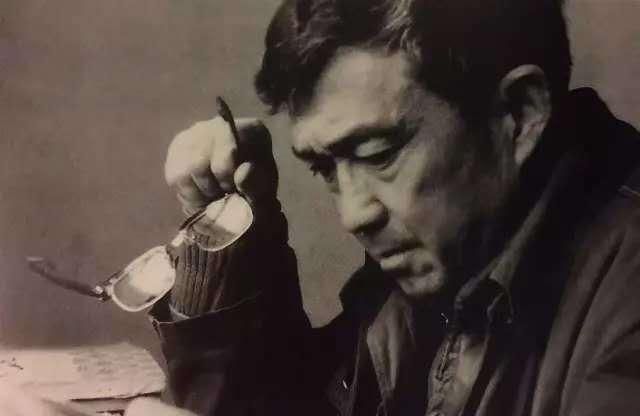 谢晋：4个子女3个低智，唯一正常的孩子患癌离世，一生比黄连还苦