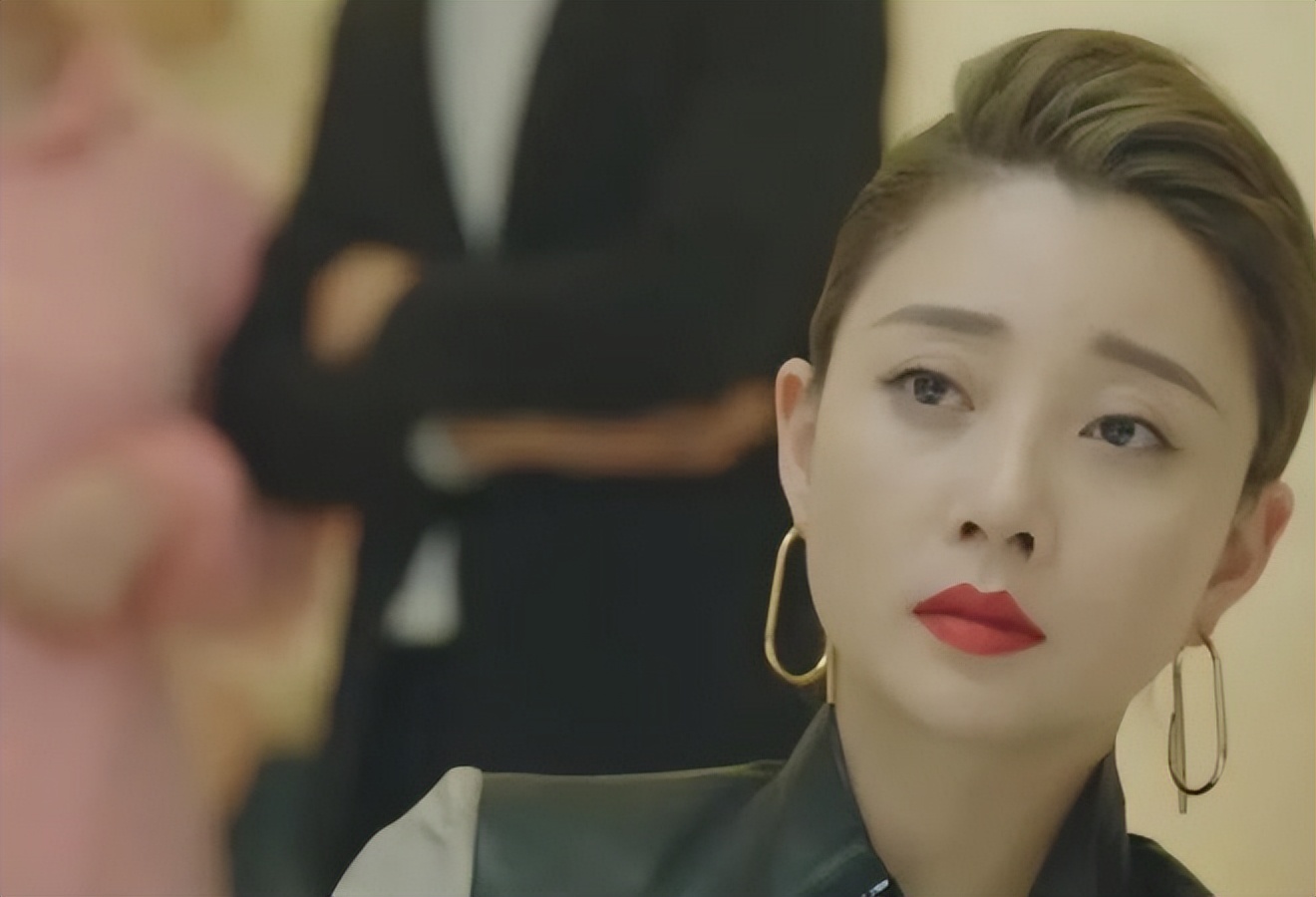 同样饰演职场女精英，把陈数、姚晨和杨颖放在一起，差距就出来了