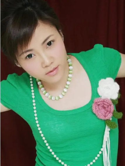 歌手戴娆：和谢东有过一段情，38岁嫁清华学霸，结婚12年无绯闻