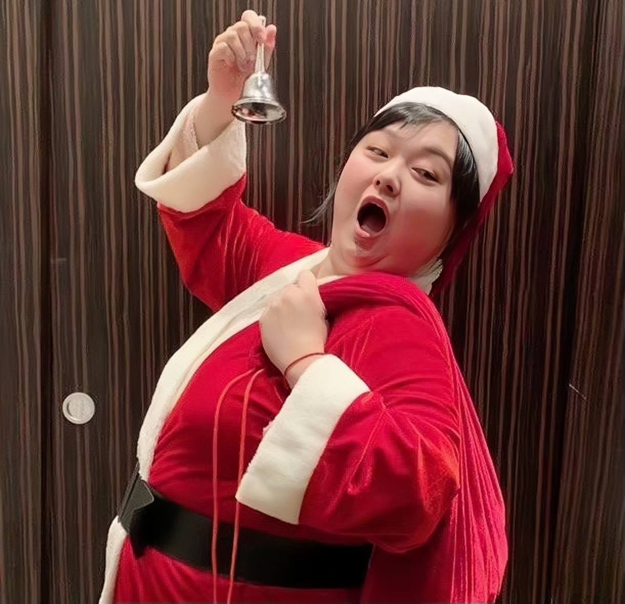 又走一个！TVB知名女星约满离巢，在内地做吃播，体重已迫近280斤