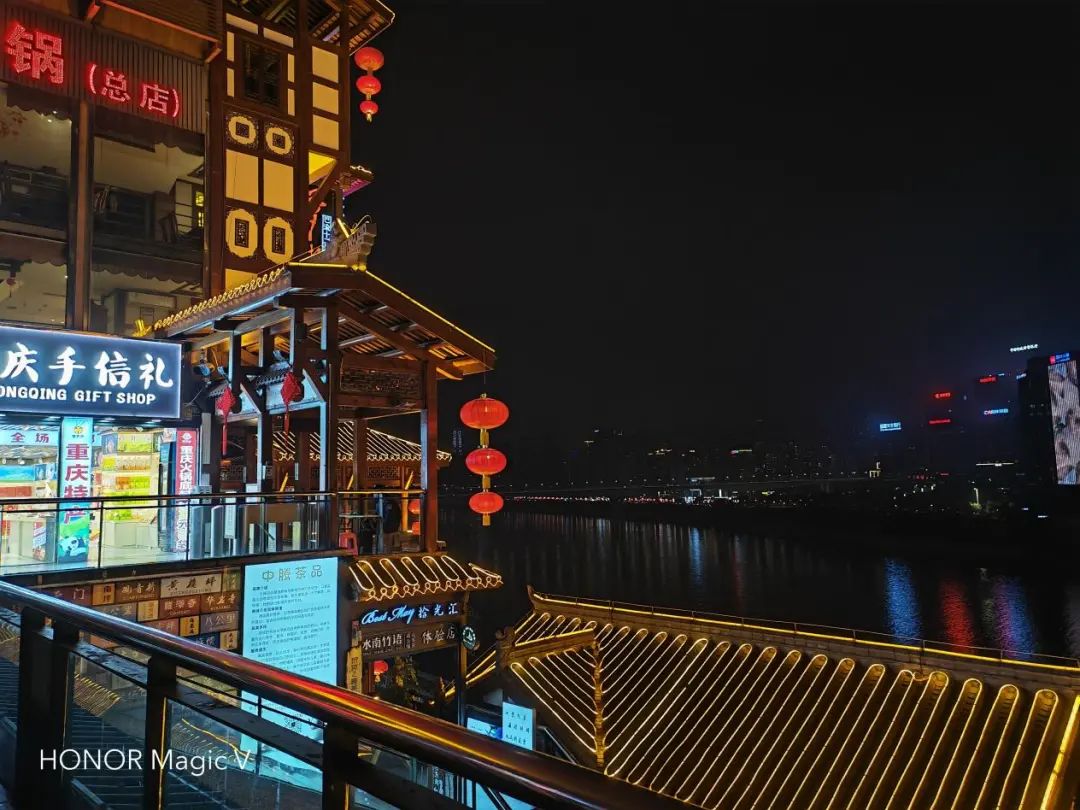 荣耀Magic V测评：可以用来当主力机的折叠屏手机