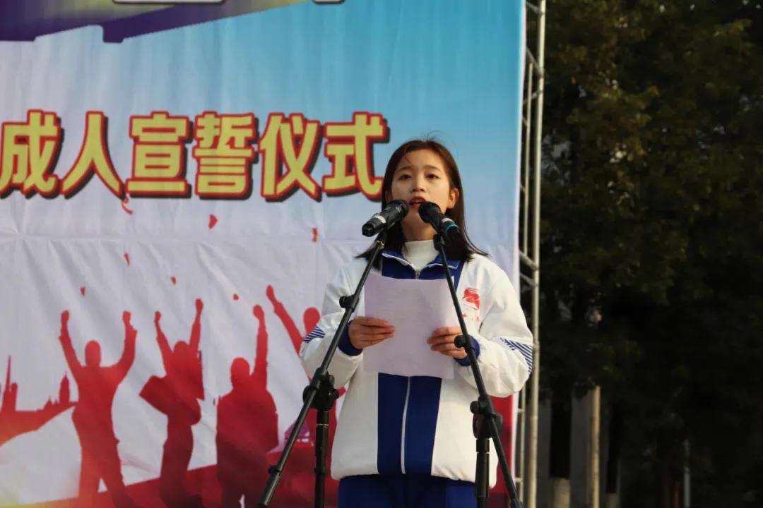 閬中中學(xué)舉行高三學(xué)生成人宣誓儀式(圖21) 閬中中學(xué)舉行高三學(xué)生成人宣誓儀式(圖21)