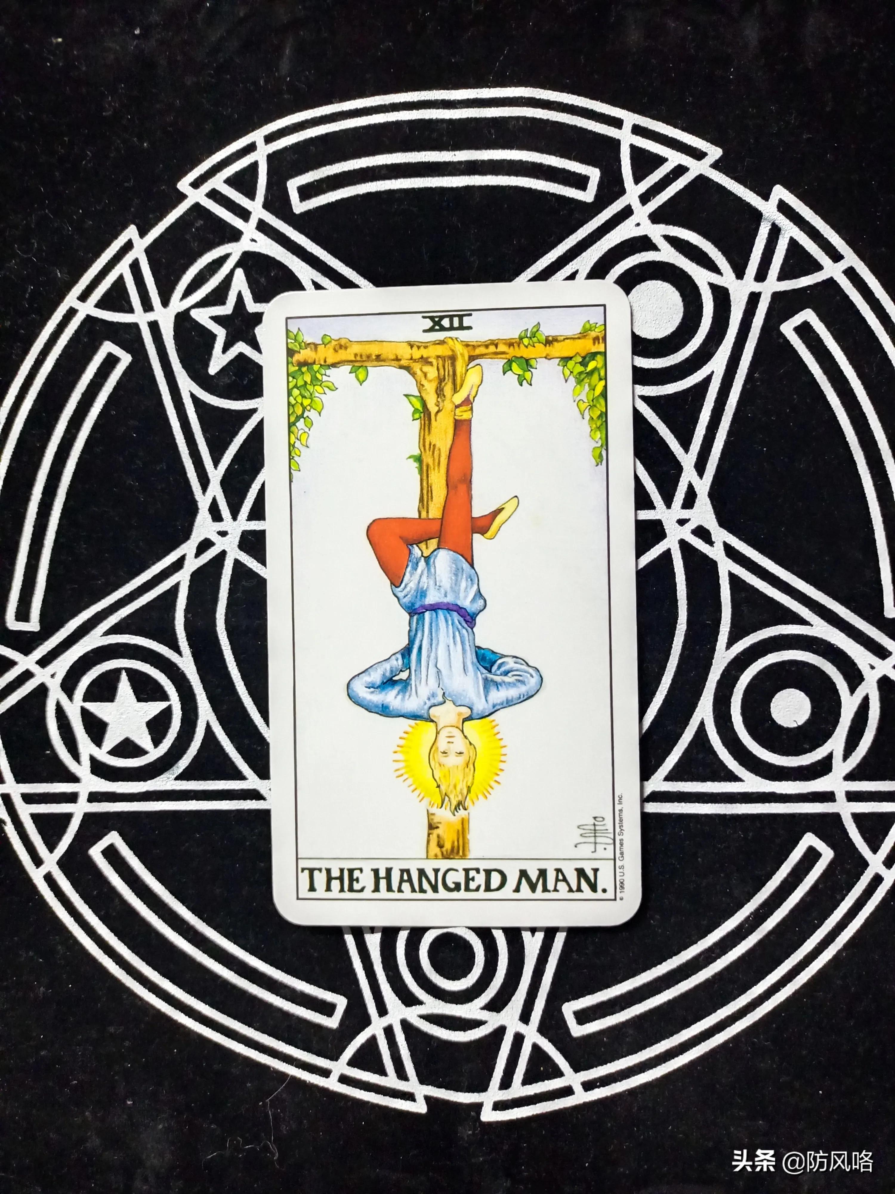 「塔罗笔记」每天认识一张牌:12号牌倒吊人