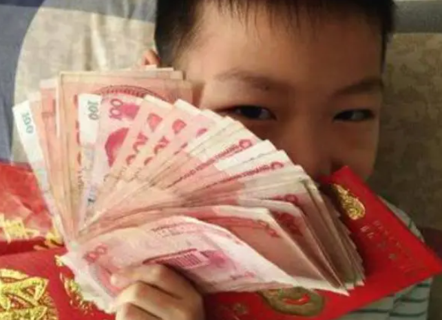 带娃拜年“赔本”？宝妈嫌农村亲戚的“压岁钱”少：今年不去了