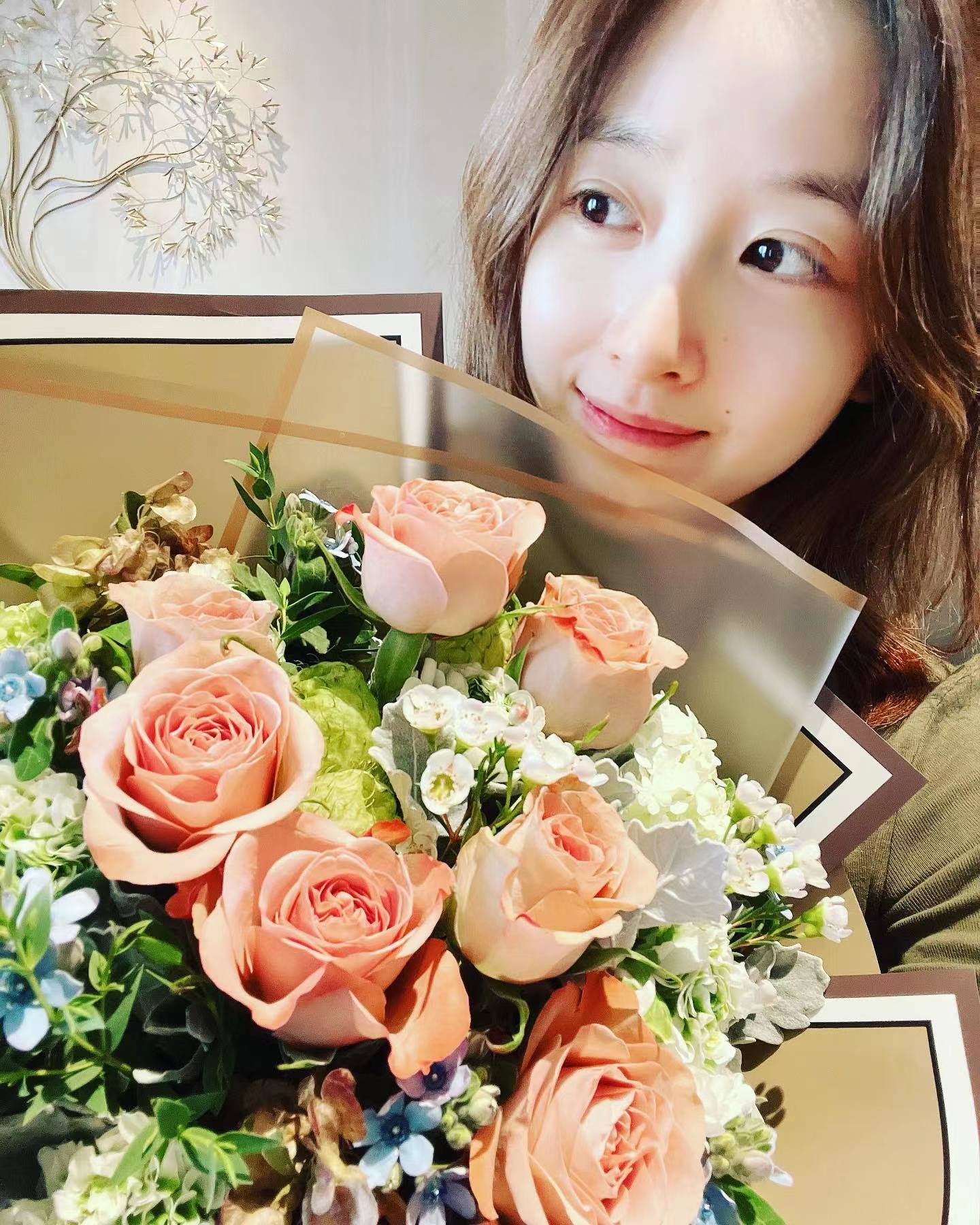 章泽天近照曝光瘦脱相，造型老土满脸疲惫，与以往状态判若两人