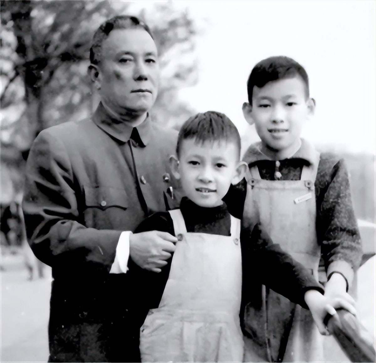 女儿刚刚夭折，丈夫就迷上貌美校花，妻子成全，他却牵挂妻子一生