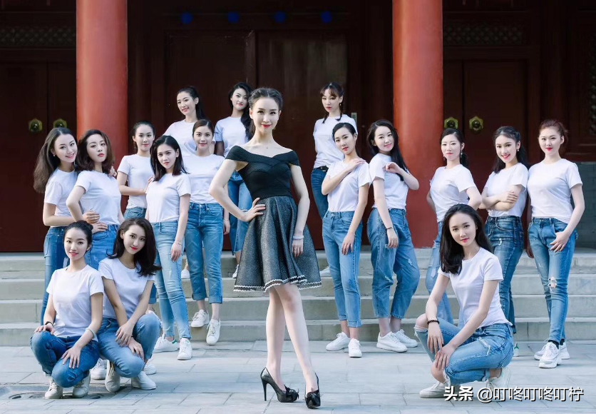 南京高校女生穿黑丝考试，网友化身“柠檬精”：这就是穿衣自由？