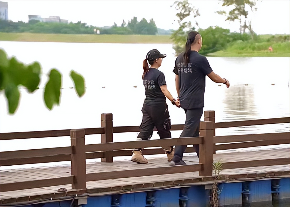 南京奶驢之家戶外燒烤：被炭火點(diǎn)亮的愛情與理想
