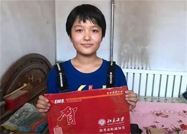 4年前707分上北大，拿到通知书仍在打工的河北女孩，后来准备参军