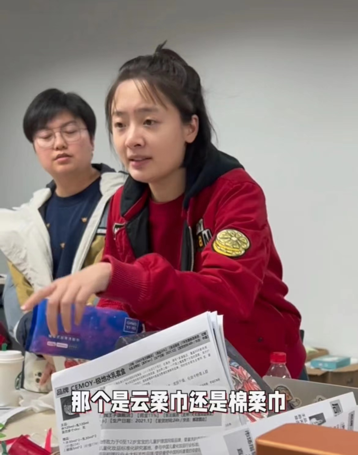 演员​孙铱与大儿子同台走秀，欲与娃组合出道，曾自曝顺产大出血