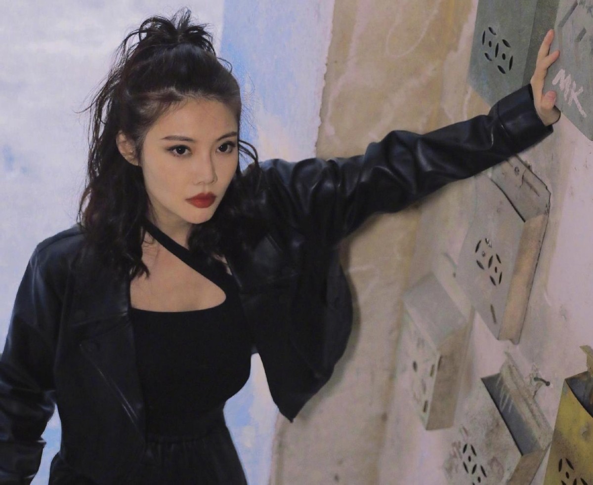 脸和身材判若两人，天使脸魔鬼身材的女明星，有的绝色有的尴尬