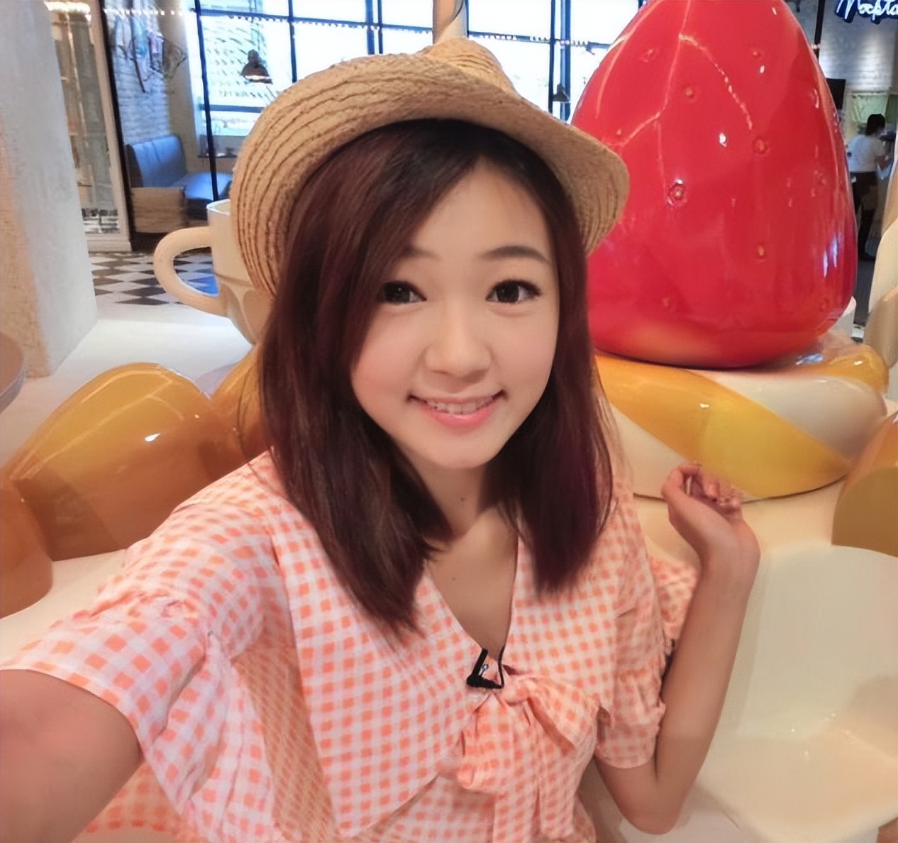 还记得“黑涩会美眉”丫头吗？为了逃离蟑螂房，她用了10年时间