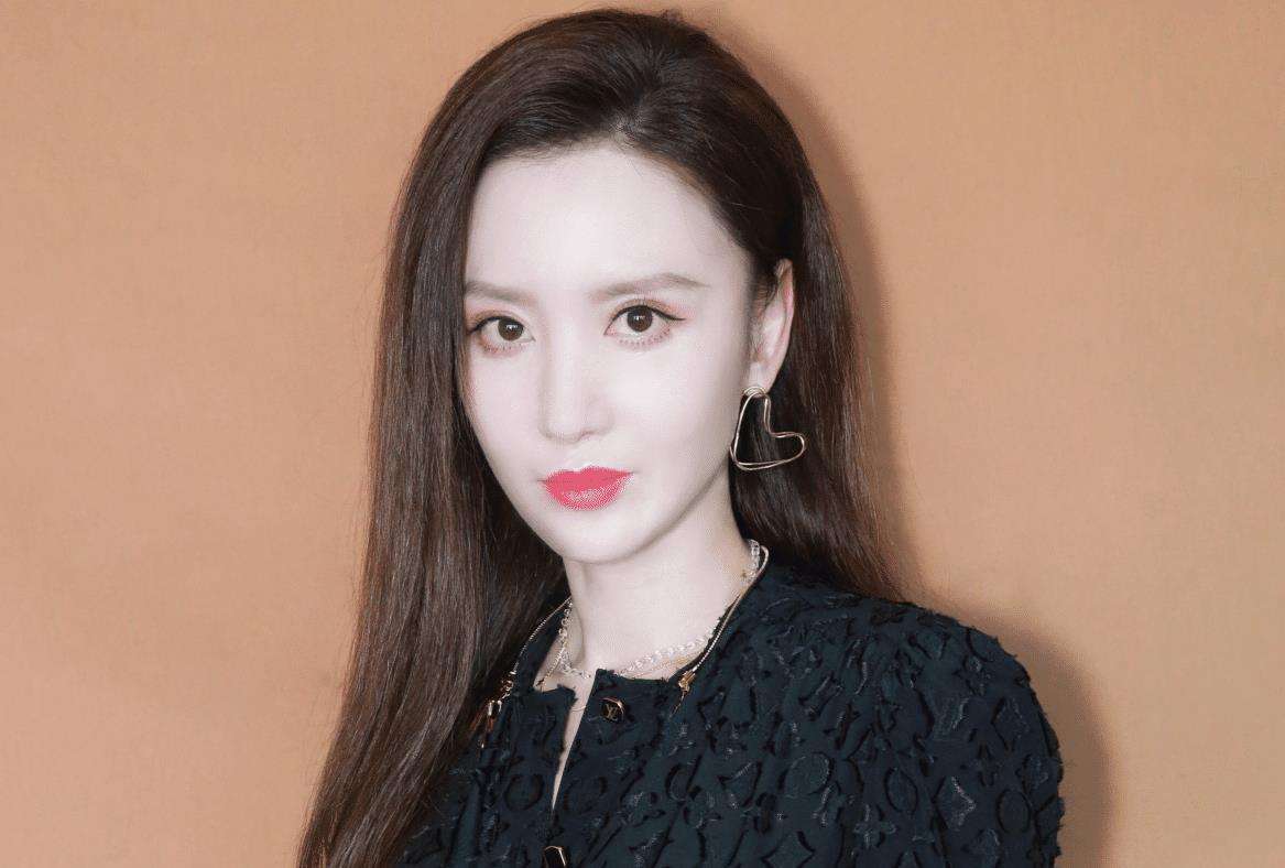 考古！张萌“环球小姐”时期的颜值，比现在好看多了