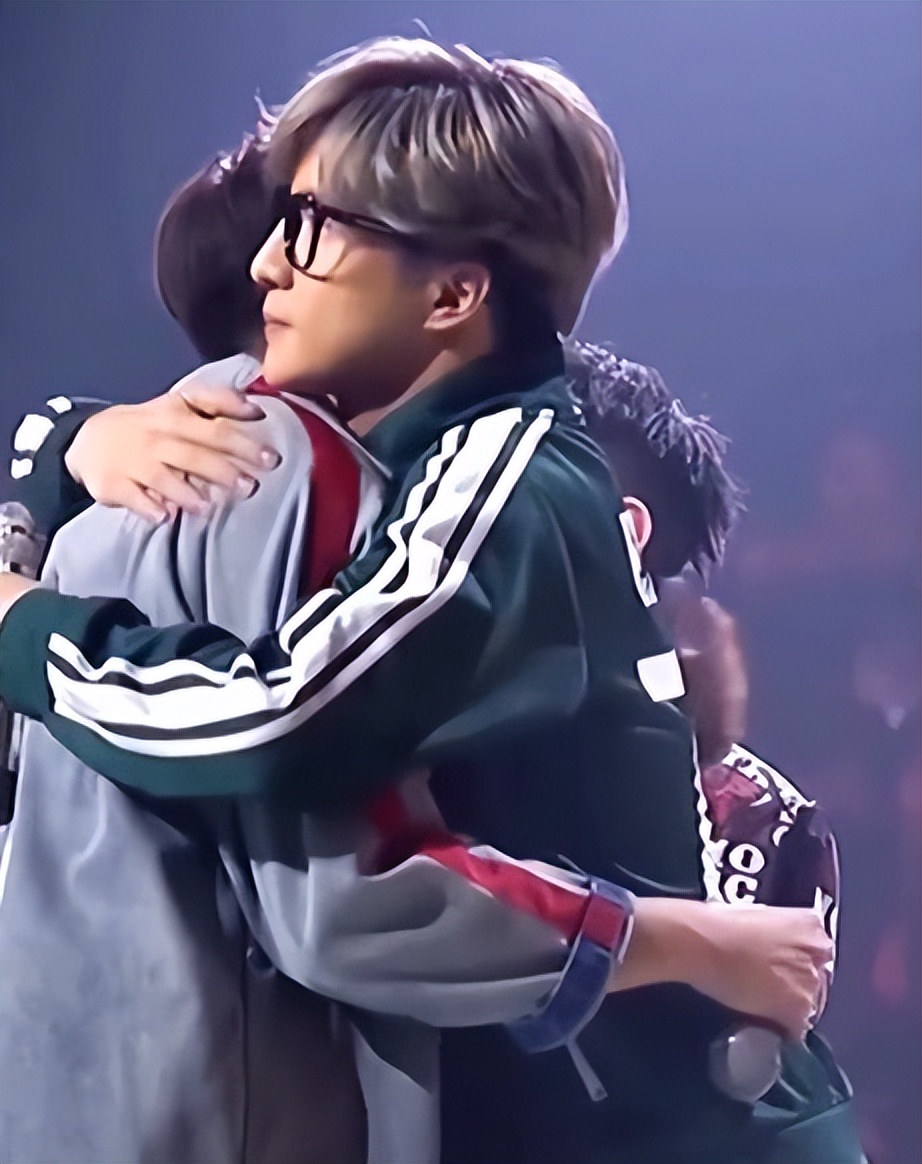 爆红第5年，被华晨宇否定的毛不易，终于开始融入娱乐圈