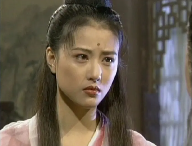 都演“周芷若”，把周海媚，高圆圆和佘诗曼放一起看，差别出来了