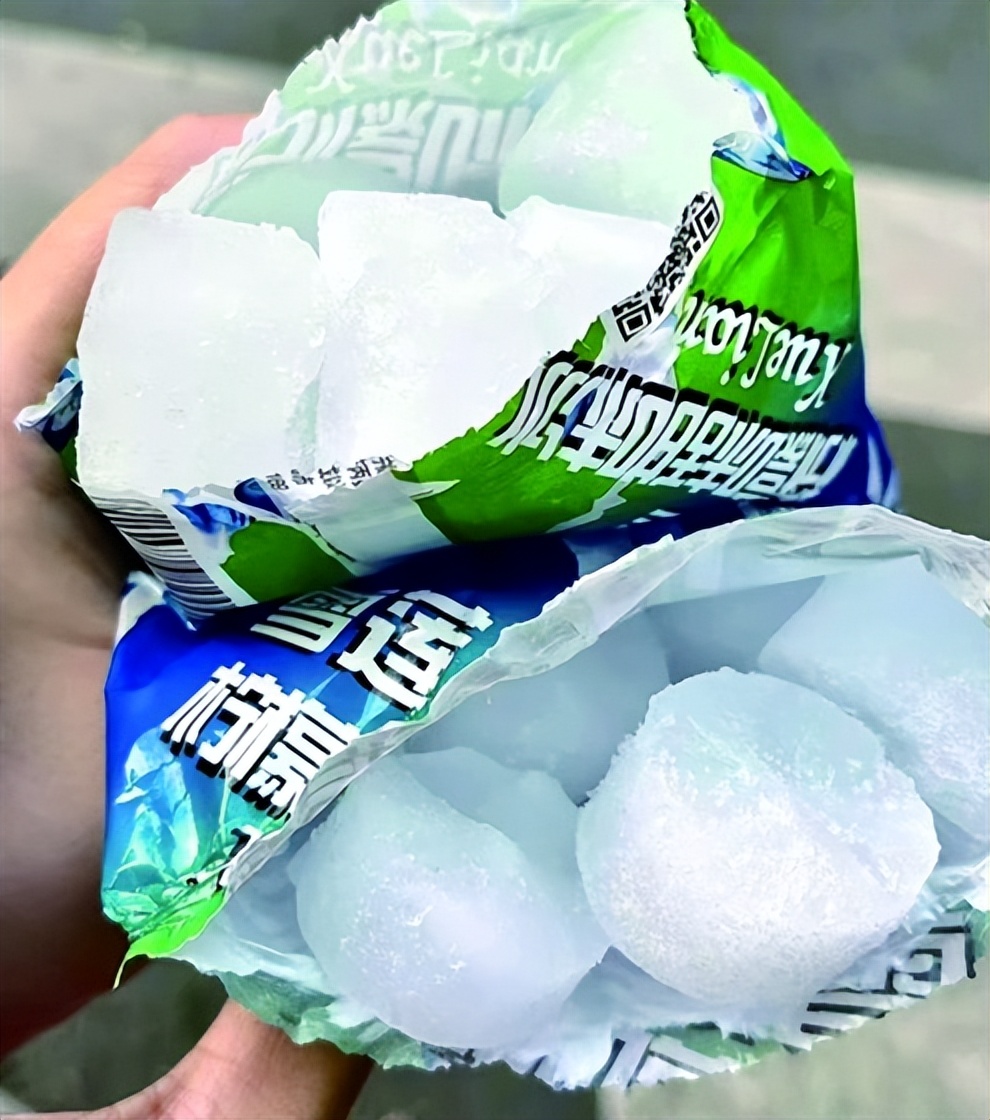 截至7月9日,雪莲的某社交平台账号仅注册十余天,粉丝已暴涨至80.