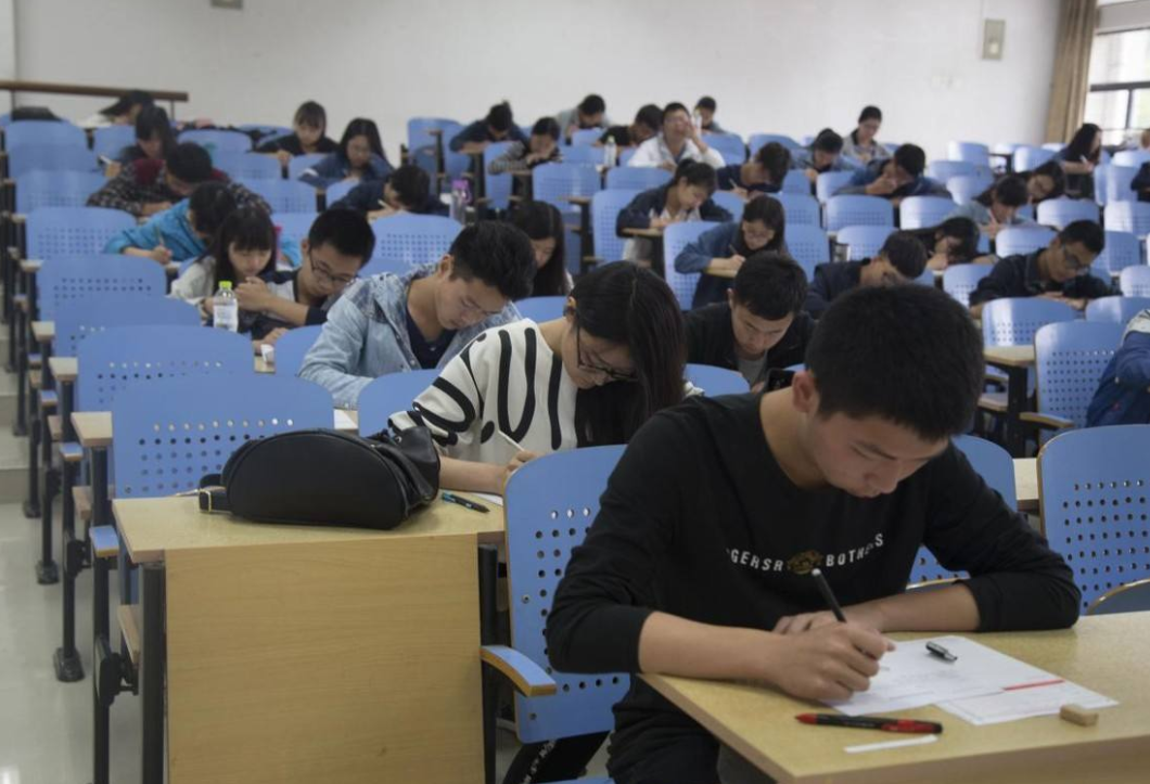 英语四六级考试要求有变，有些学生无法报名，希望你不是其中之一