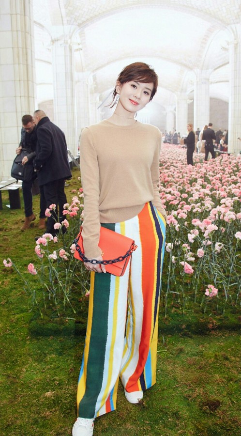 漂亮在气质面前不值得一提！33岁颖儿同框35岁刘诗诗差距一目了然