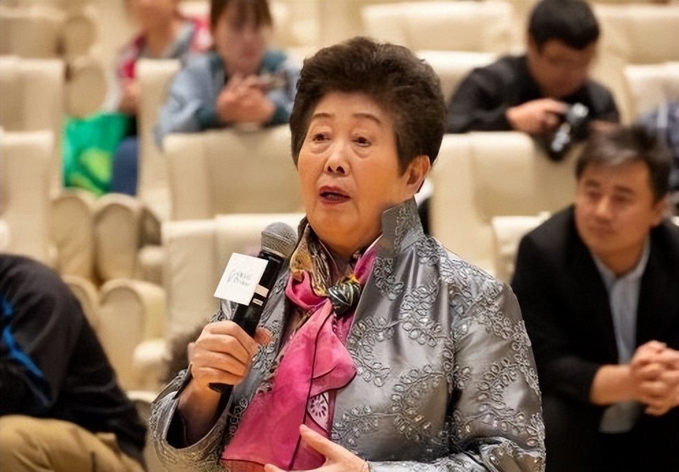 郭淑珍：曾为李谷一改名字，给宋祖英做导师，如今95岁没有退休