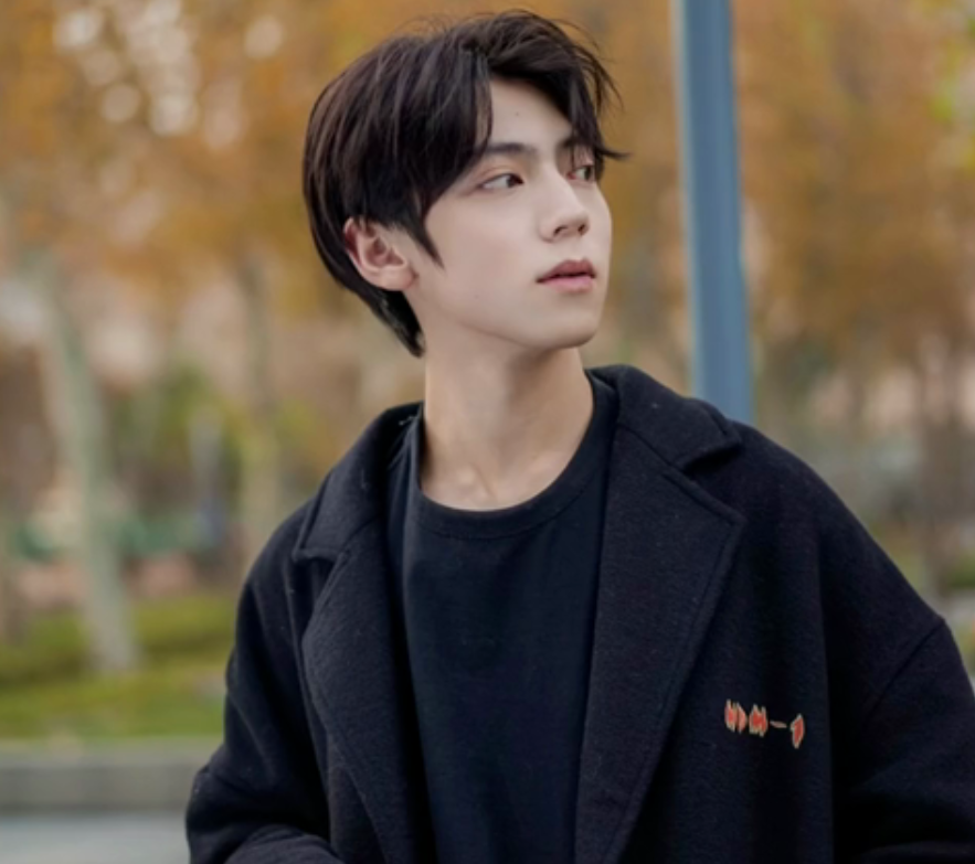 华中大拍摄宣传片，竟与武汉大学校草“撞脸”？本校男生酸成柠檬