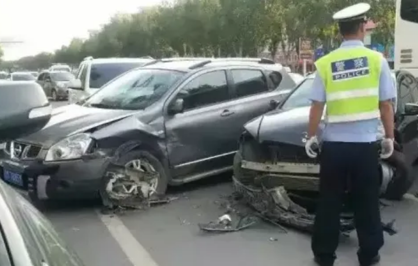 撞車后，先報警還是先找保險公司？順序搞錯可能拒賠