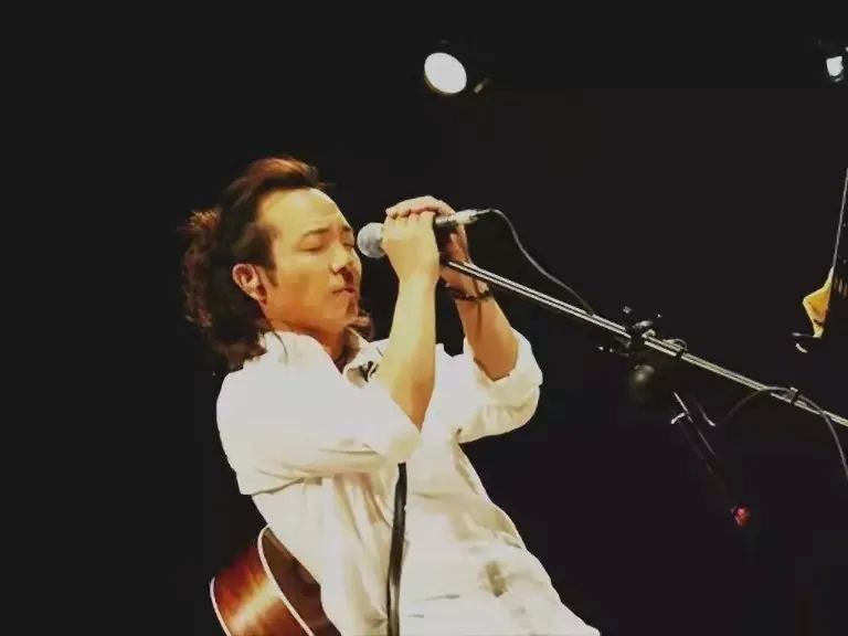 “辞职会长”许巍：曾患抑郁症数次自杀，却治愈无数抑郁症患者