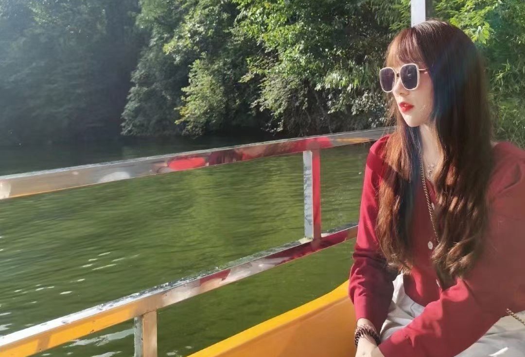 四川00后女企业家，创立酒类品牌，获政府大力支持！毕业于双一流名校！