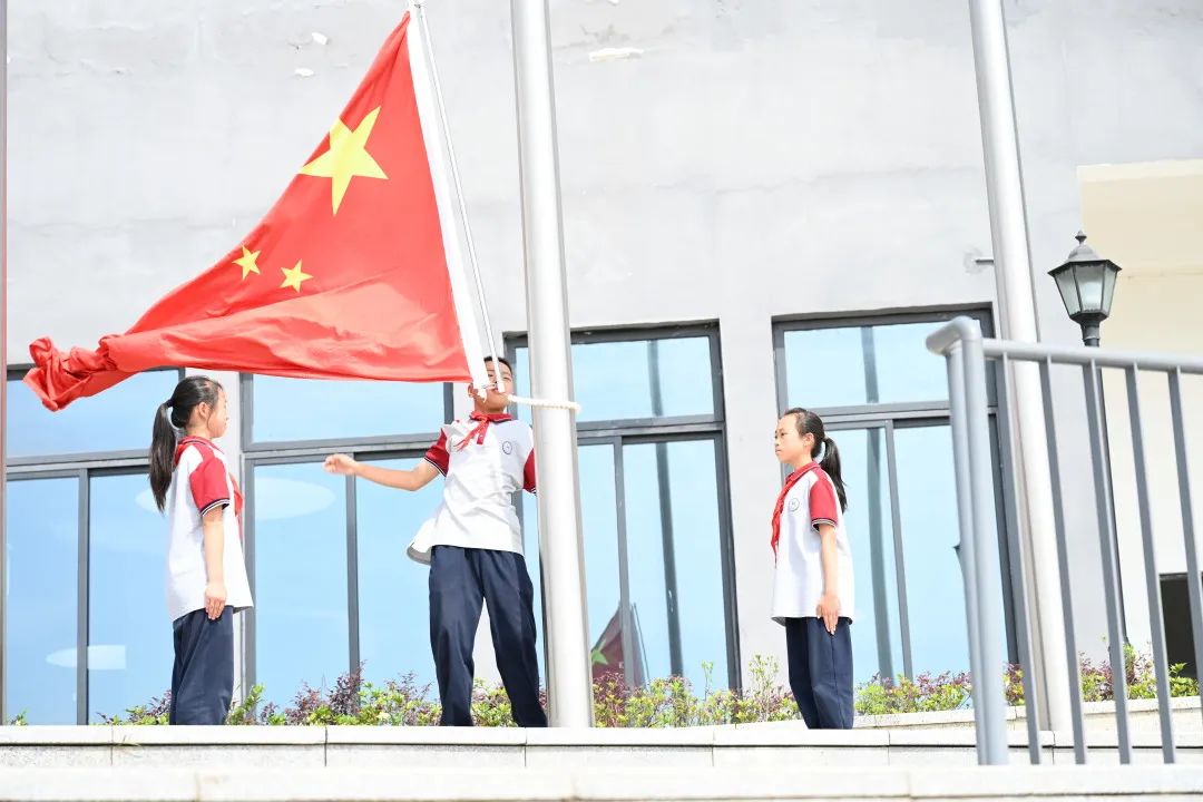 一周一礼 | 致敬最可爱的人新中附小 四川天府新区新兴中学附属小学