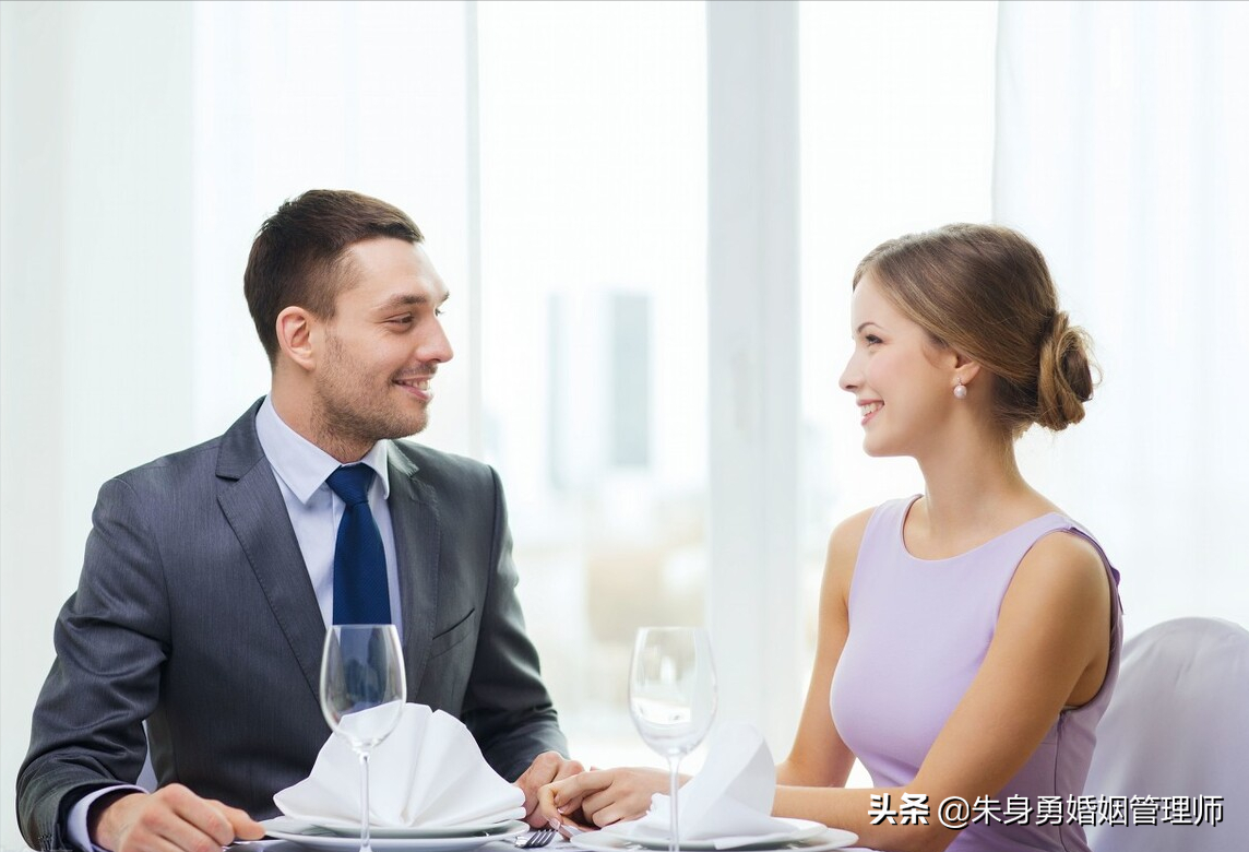 男人总是打压贬低自己的老婆，因为老婆不够好吗？根源有两个方面