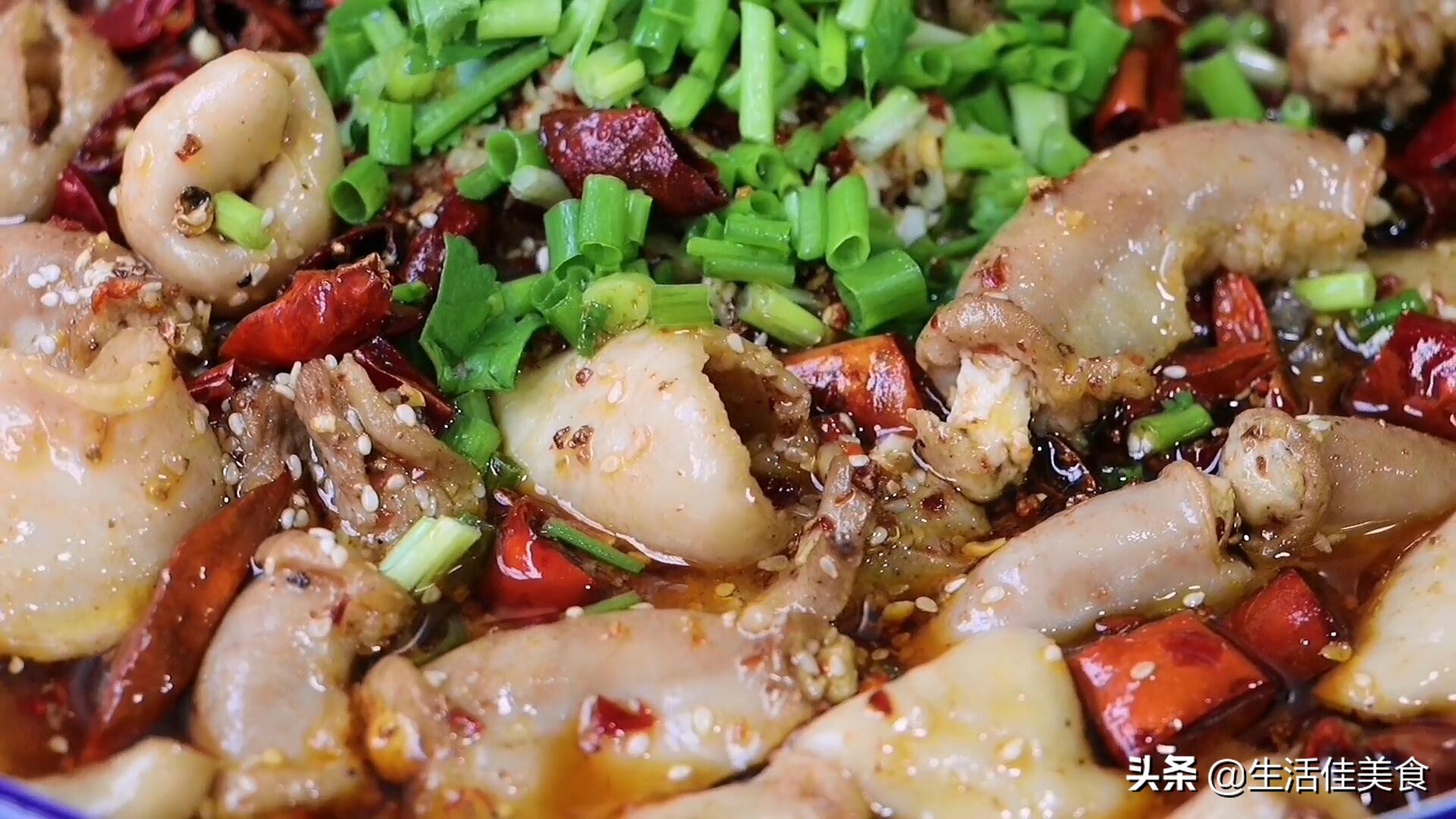 嘴馋就要做它吃，不炒不炖，这几样混一起，浇上料吃，太香啦