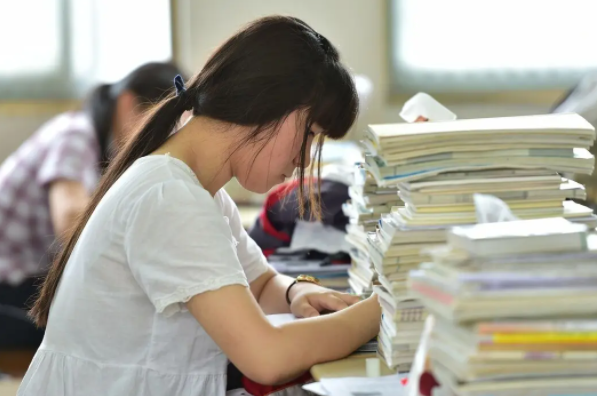 高中生“饺子字体”火了，字迹可爱又好看，备受不少学生追捧