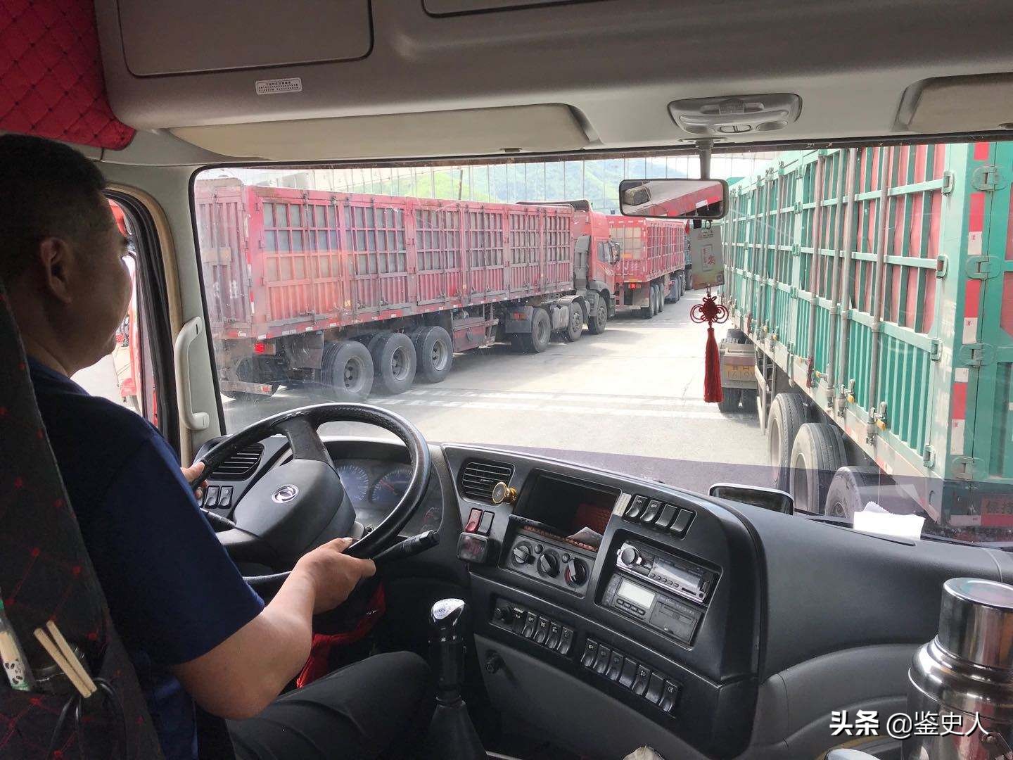 身高1米58小姑娘,开9米6大货车,攒钱买下豪车,证明女司机实力