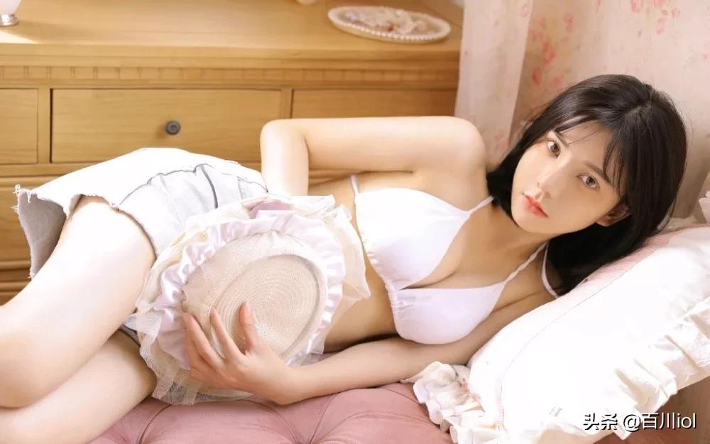 美女性感写真(性感美女闺房写真)